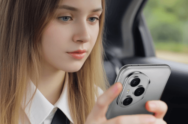 Are Smartphones Changing Modern Family Dynamics?